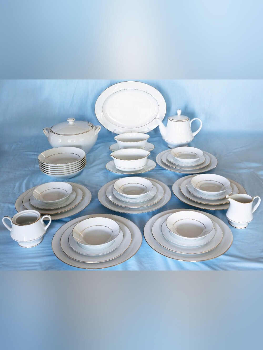 Simply Beautiful Duchess Festival Dinnerware Set Pattern 459-G,Vintage.Excellent